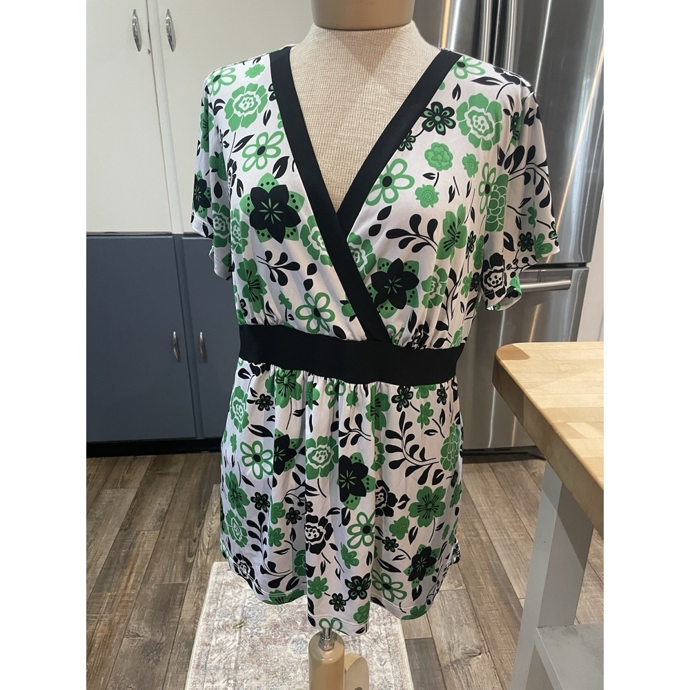 High Contrast White Green Black Floral Pattern Tie Back Top Size XL 90's Y2K USA